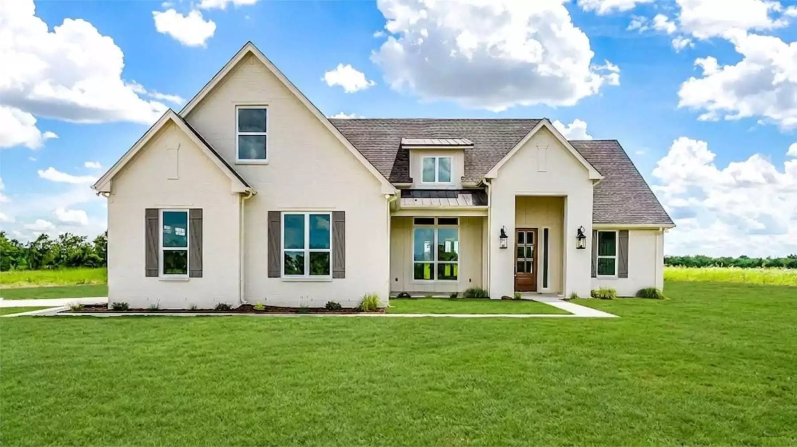 3-Bedroom Country-Style Middleton Way Home with Bonus Room and Open-Concept Living (Floor Plan)