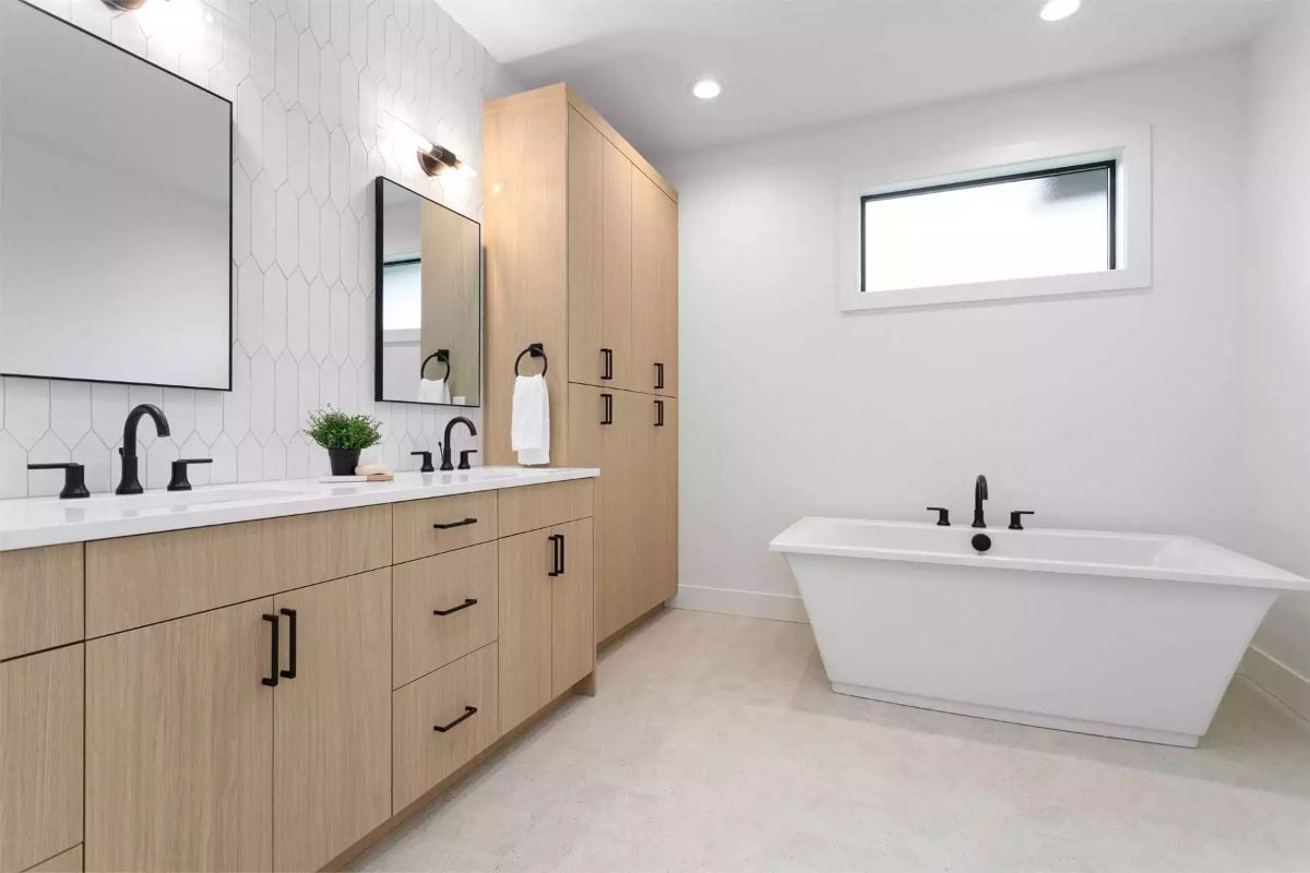 Freestanding Tub, Matte Black Hardware, and Storage That Actually Fits