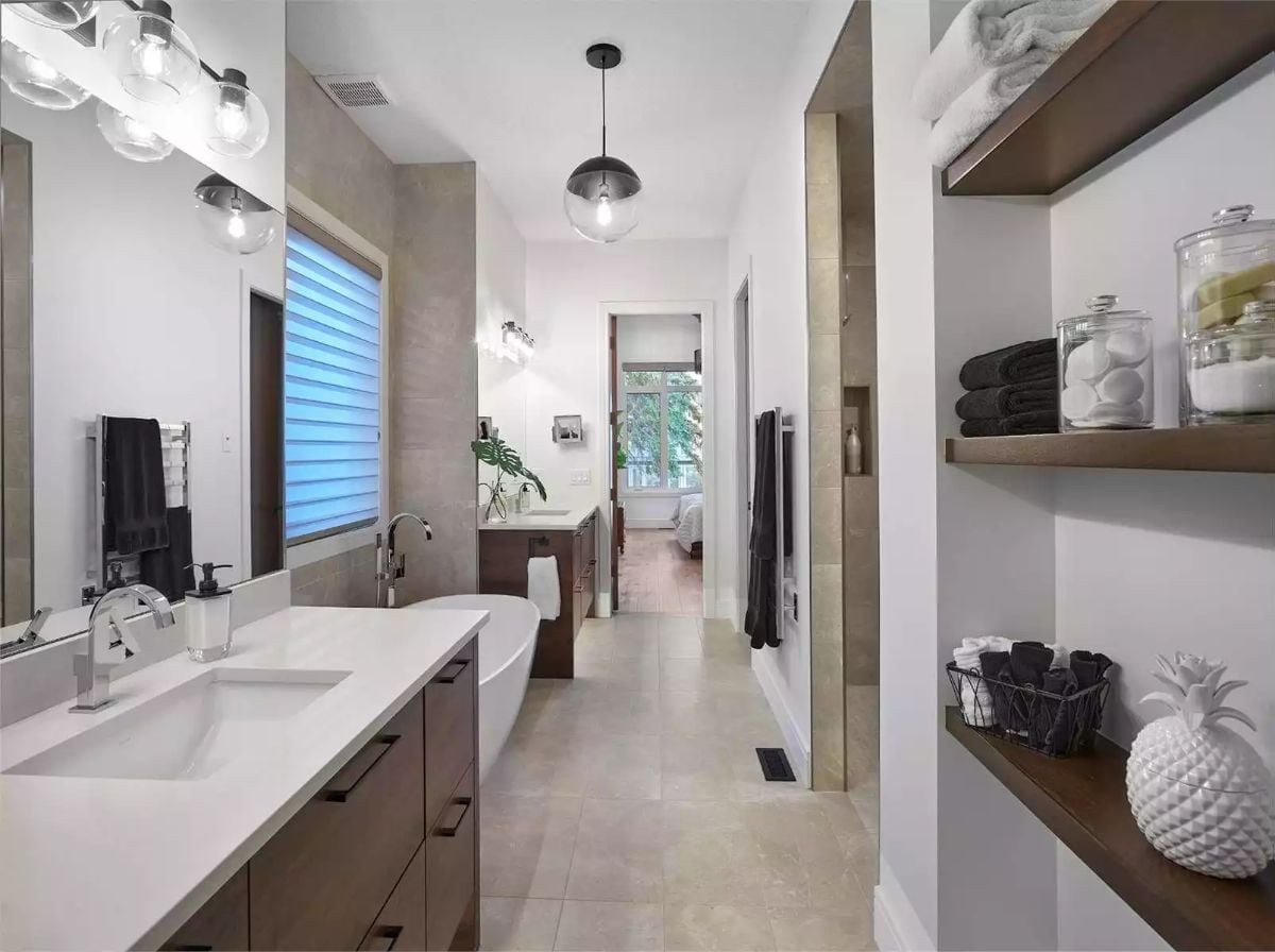Floating Shelves and a Freestanding Tub Make This Bathroom Do More With Less