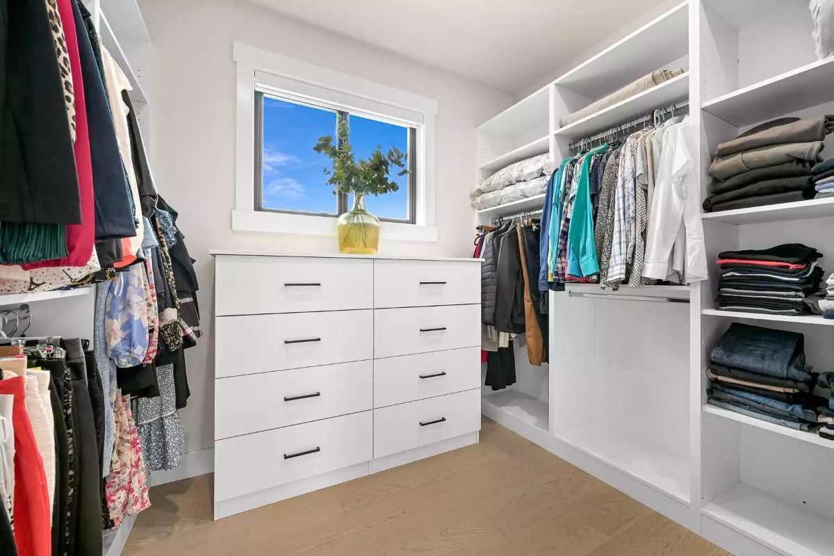Walk-In Closet With a Dresser Island and Open Shelving That Actually Gets Used