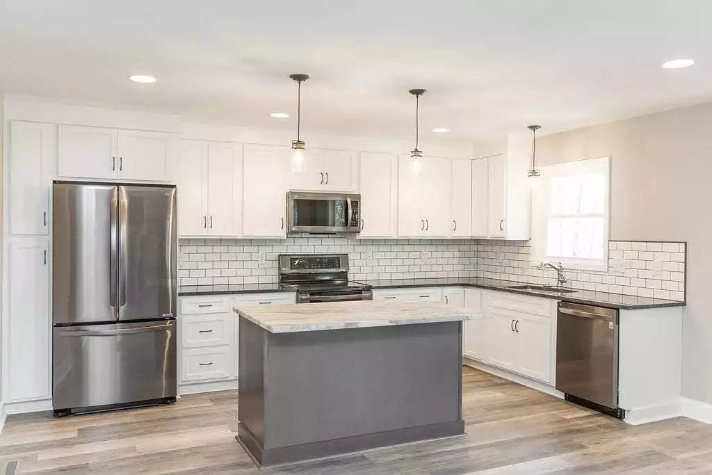 Stainless Appliances and a Two-Tone Island Keep This Kitchen Grounded