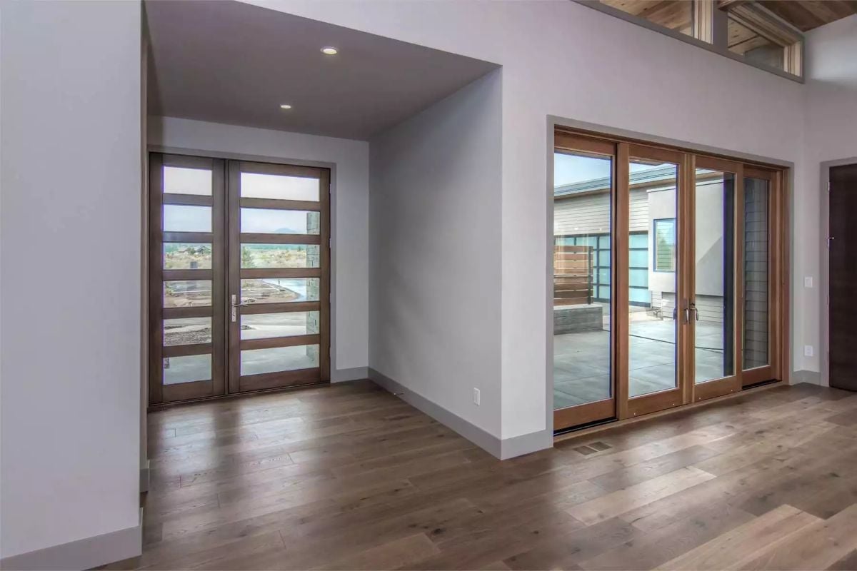 Horizontal-Glass Entry Doors That Frame the Desert Before You Step Inside