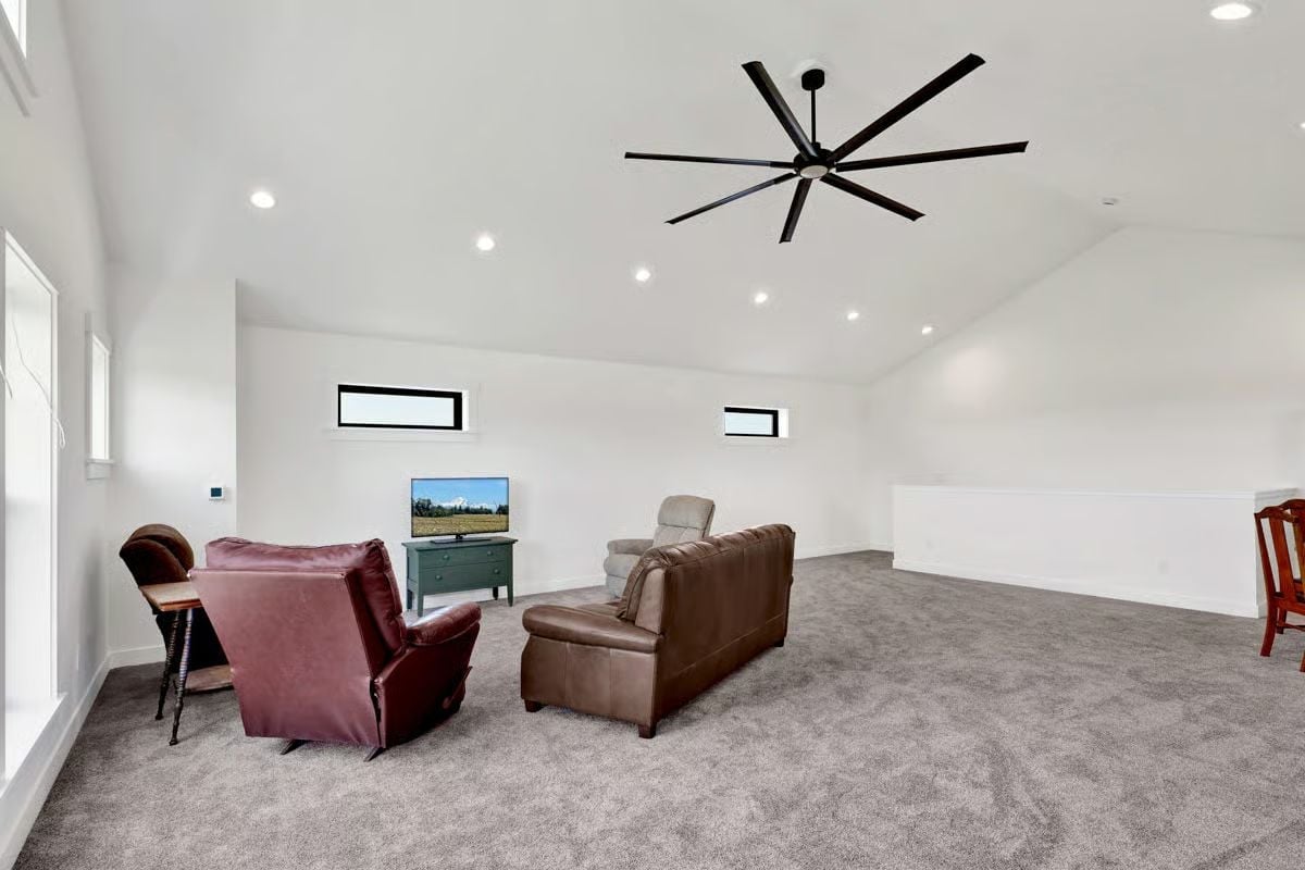 Eight-Blade Ceiling Fan and Leather Seating Built for Long Afternoons