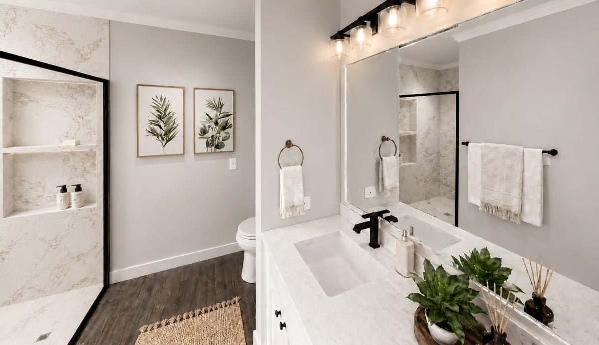 Marble, Matte Black, and Botanical Prints Doing Exactly What They're Supposed To