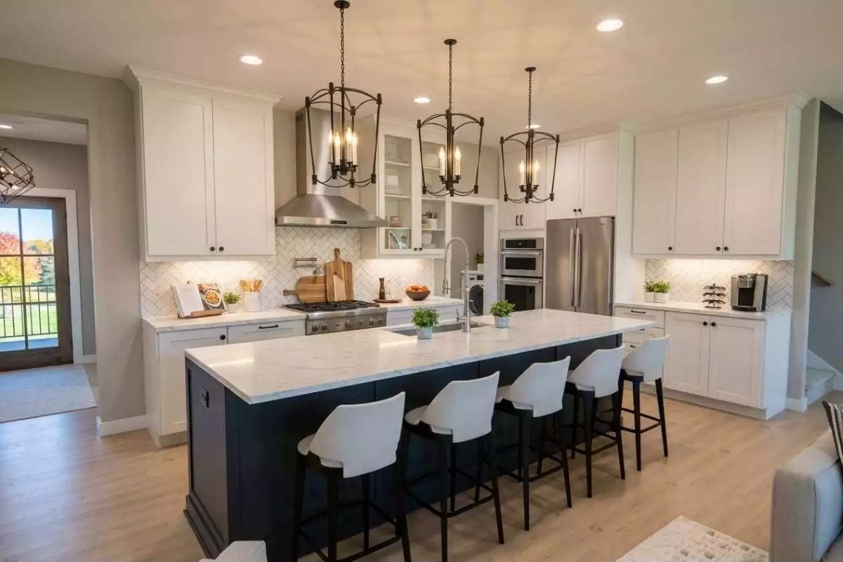 Dark Navy Island Base Against White Cabinetry Is Doing a Lot of Heavy Lifting Here