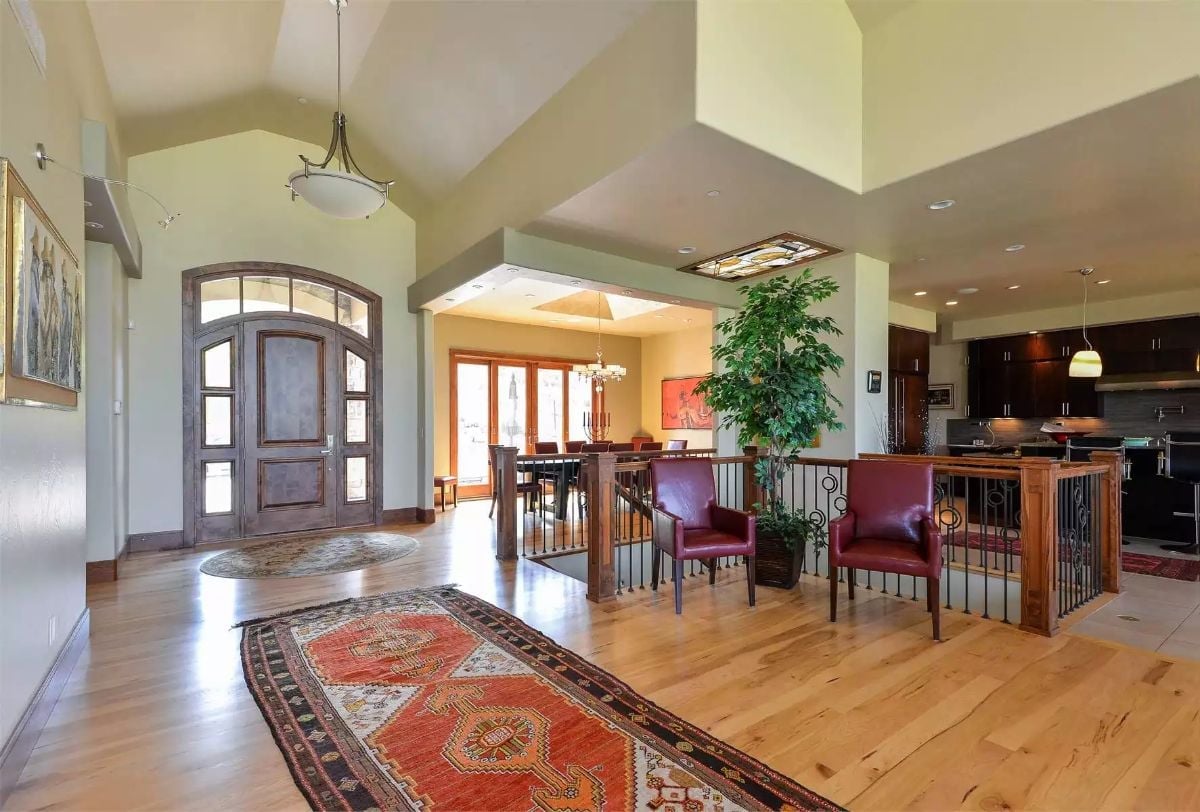 Arched Entry and an Open Plan That Actually Has Something to Say