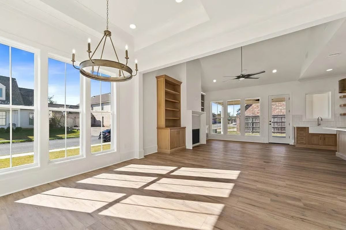 Sunlight Does the Heavy Lifting in This Open-Concept Farmhouse Great Room
