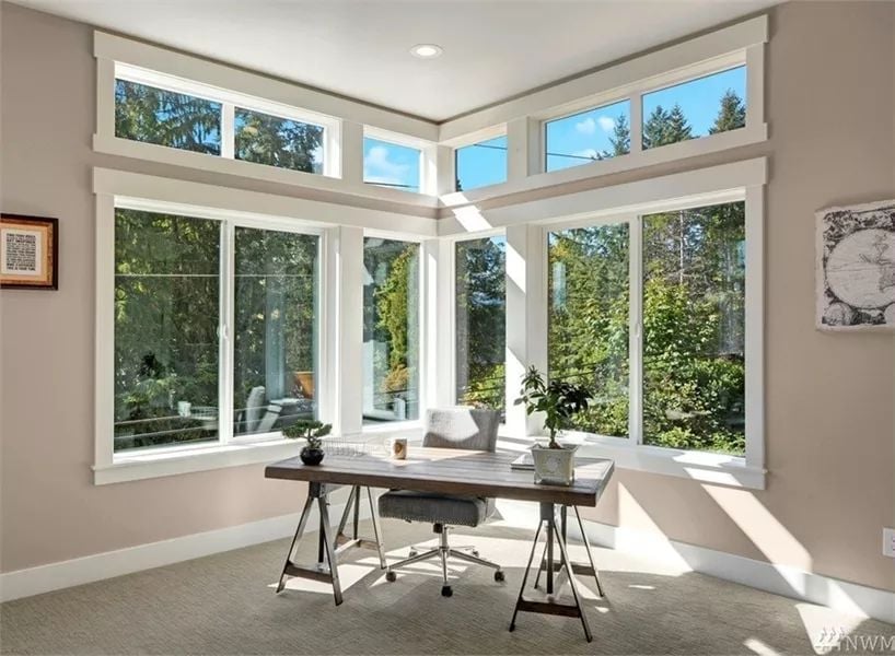 Corner Windows That Pull the Forest Into the Room