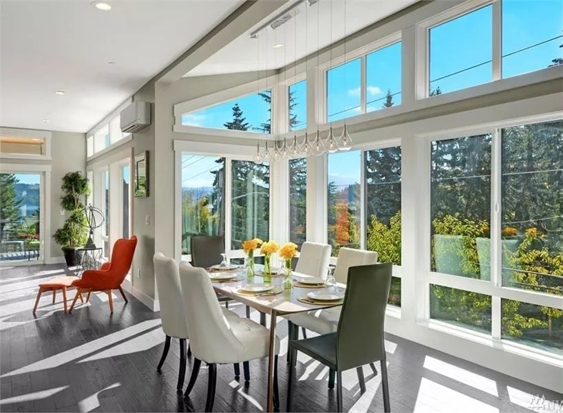Wraparound Glass and Mismatched Chairs That Somehow Work Together
