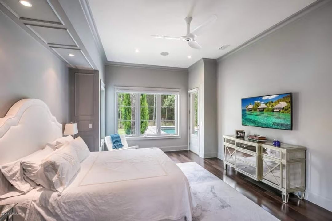 Mirrored Dresser and Wall-Mounted TV Make a Surprisingly Cohesive Pair