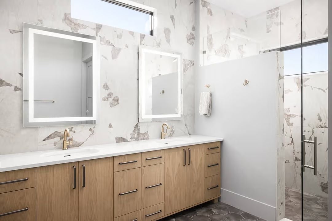 Lit Mirrors and Brass Faucets in a Bath That Finally Gets It Right