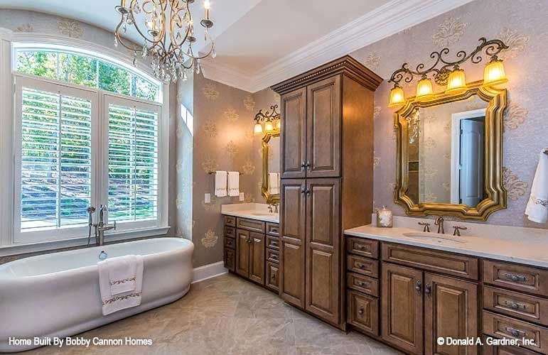 Gold Mirrors and a Freestanding Tub That Make Getting Ready Feel Unhurried