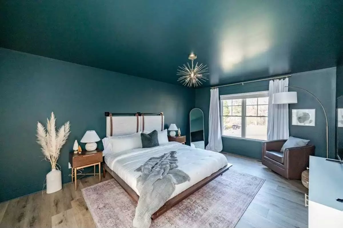 Deep Teal Walls, a Sputnik Fixture, and Pampas Grass That Pulls Its Weight