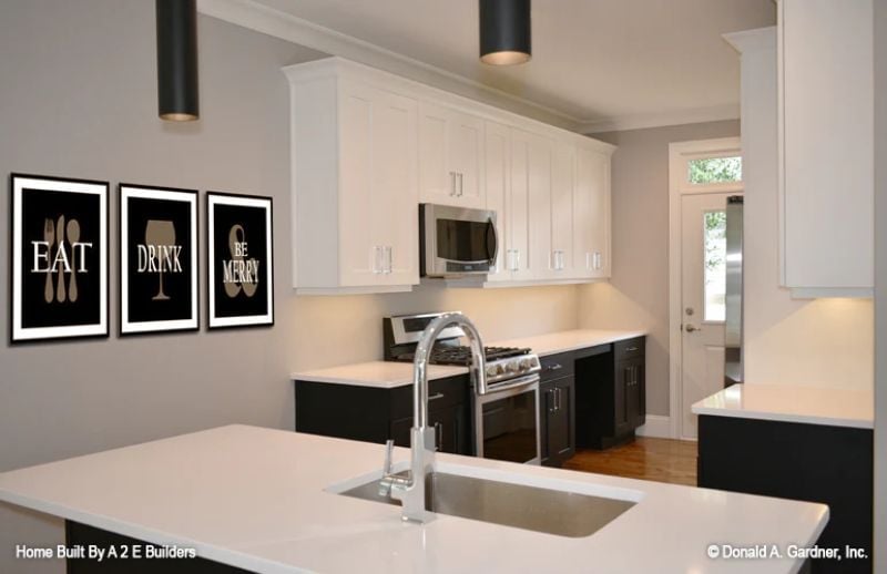 Black Lowers and White Uppers, Plus a Faucet That Steals the Show