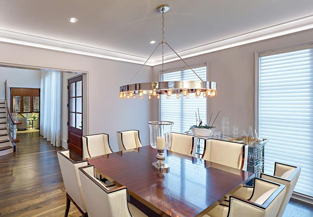 Oval Edison Chandelier Anchors a Dining Room Built for Long Dinners