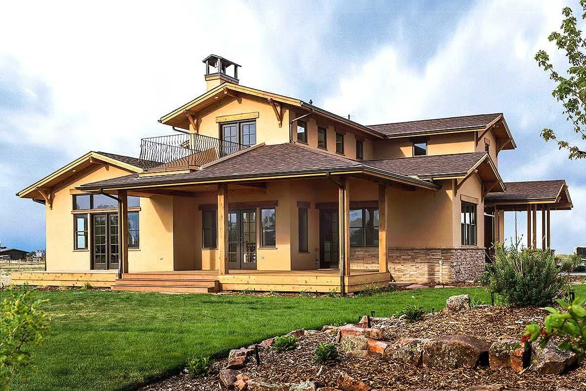 Wraparound Porch Earns Its Keep on This Prairie Craftsman