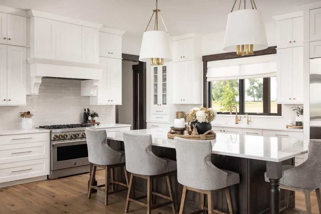 Brass, White Quartzite, and a Dark Island That Anchors the Whole Room