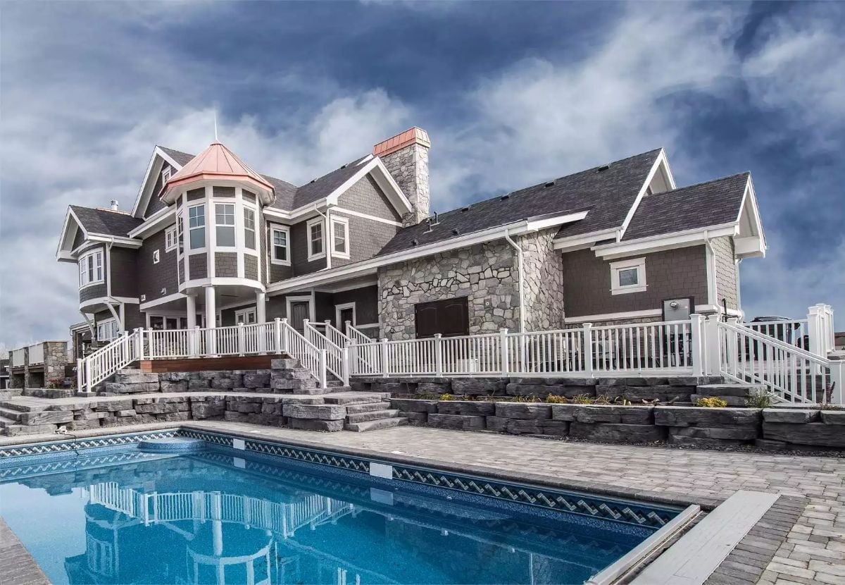 Copper Turret and Stone Columns Make a Case for Going Big