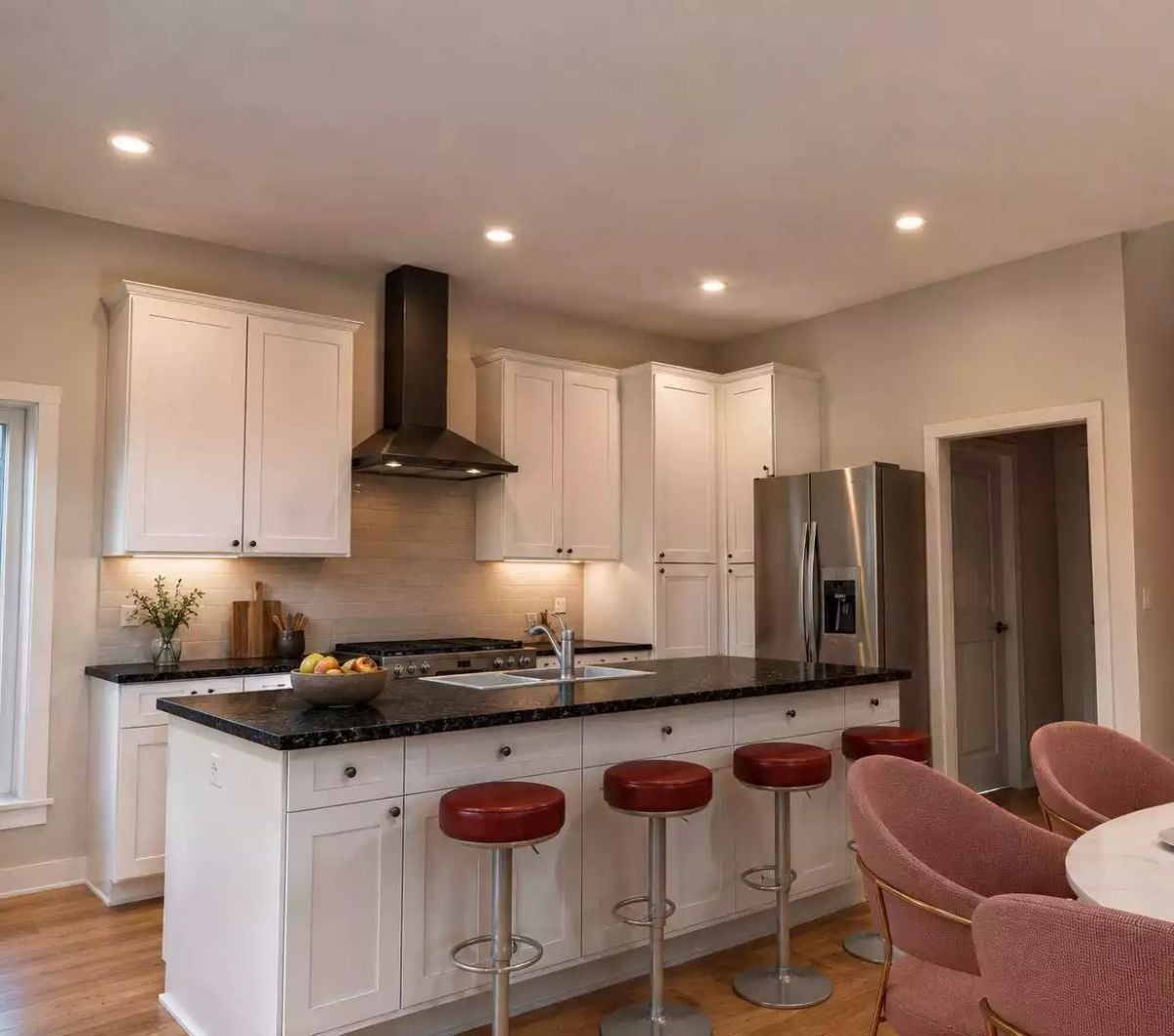 Red Barstools Against Black Granite Make a Retro-Modern Case for Contrast