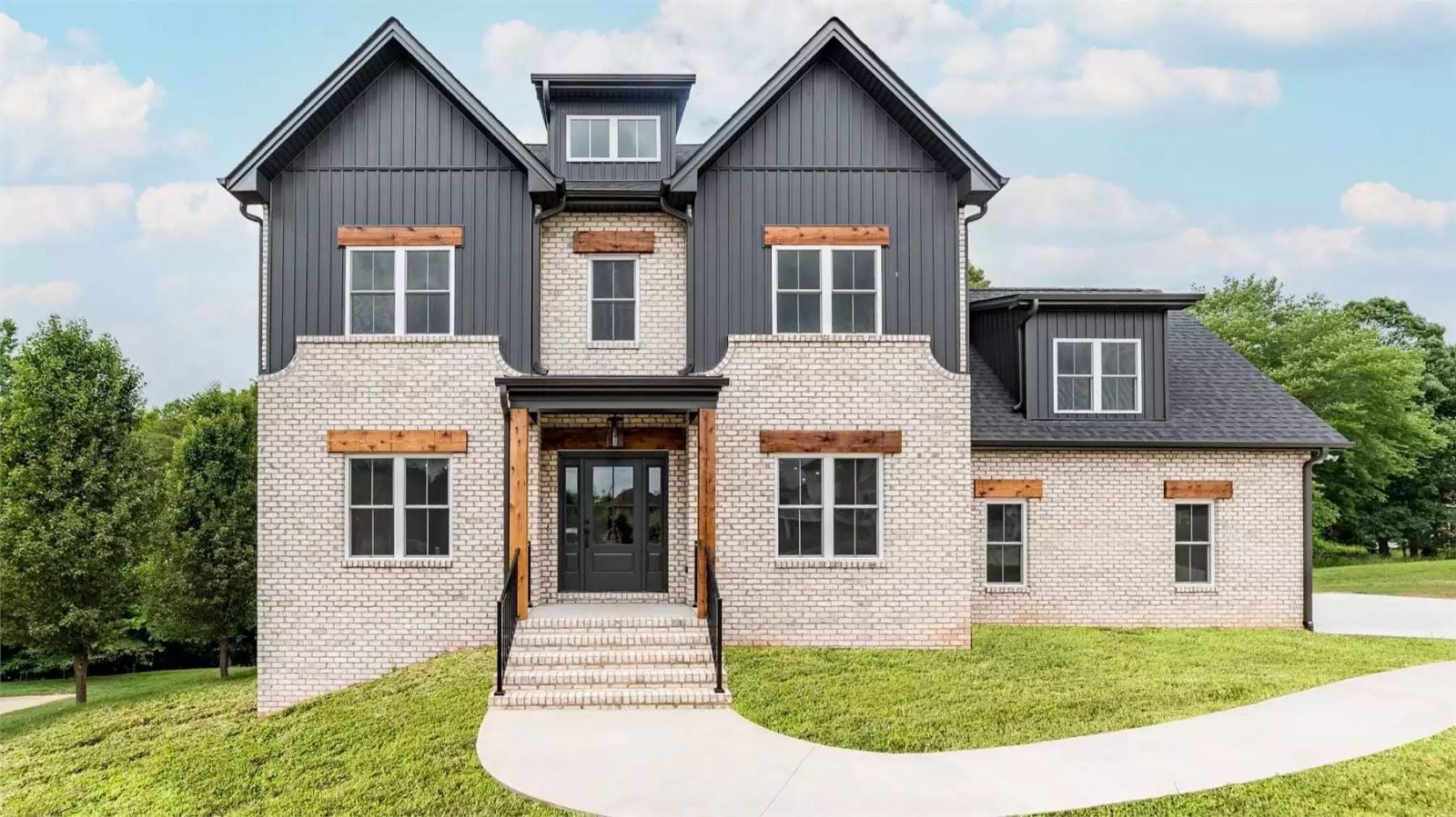 Nottingham Glen 4-Bedroom Craftsman with Bonus Room Designed for Families Who Actually Like Spending Time Together (Floor Plan)