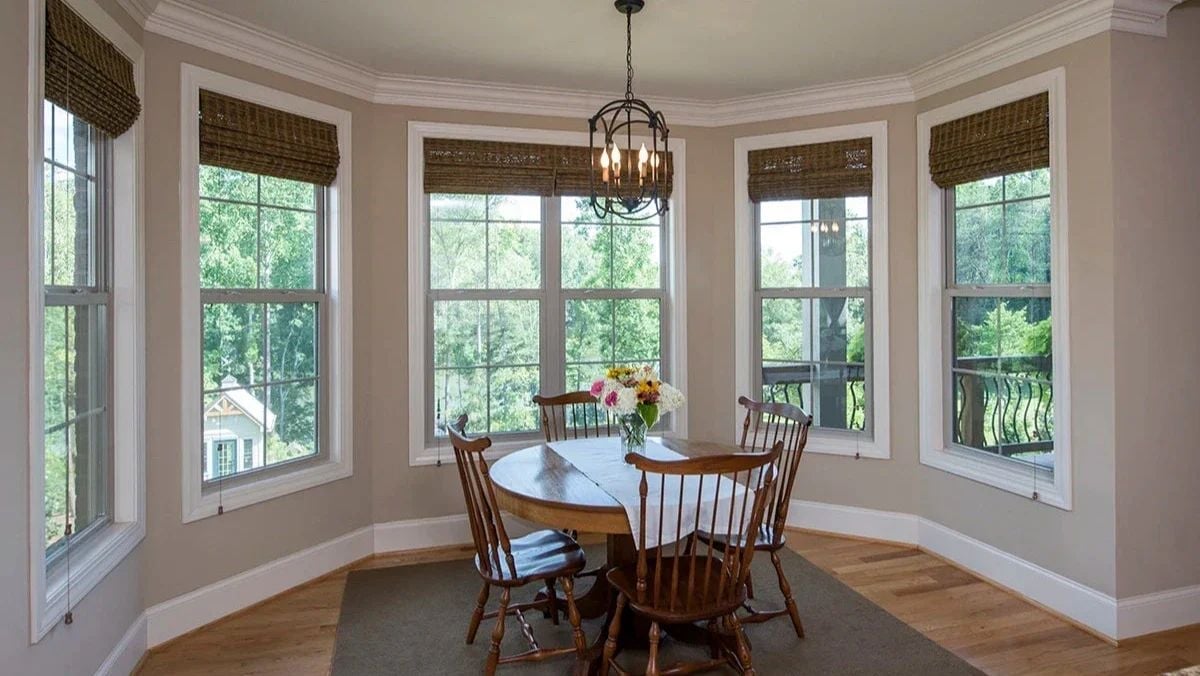 Wraparound Windows Turn Breakfast Into the Best Seat in the House