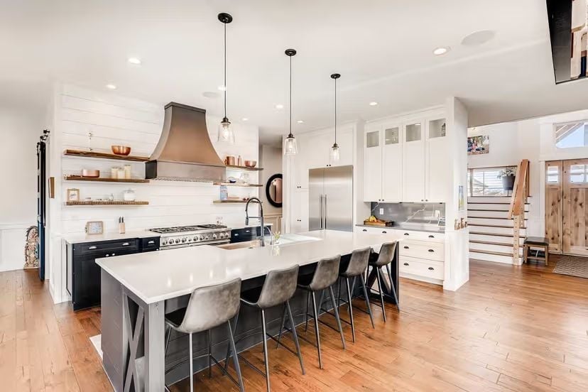 Pendant Lights Over a White Quartz Island That Actually Has Room to Work