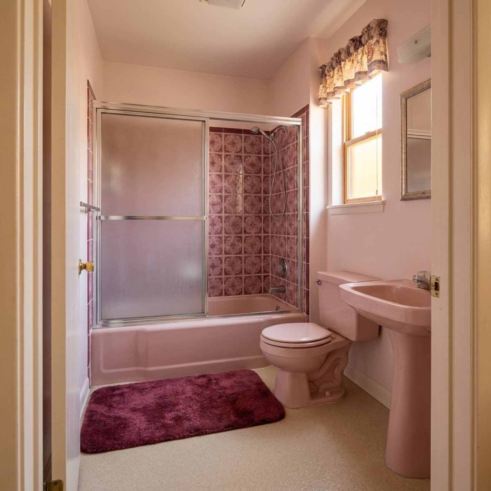What Bathrooms Looked Like in 1970 vs. NOW — 36 Before & Afters You Have to See
