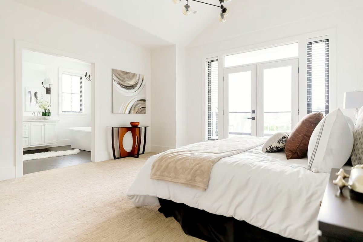 Carpet, White Walls, and a Console Table That Earns Its Corner