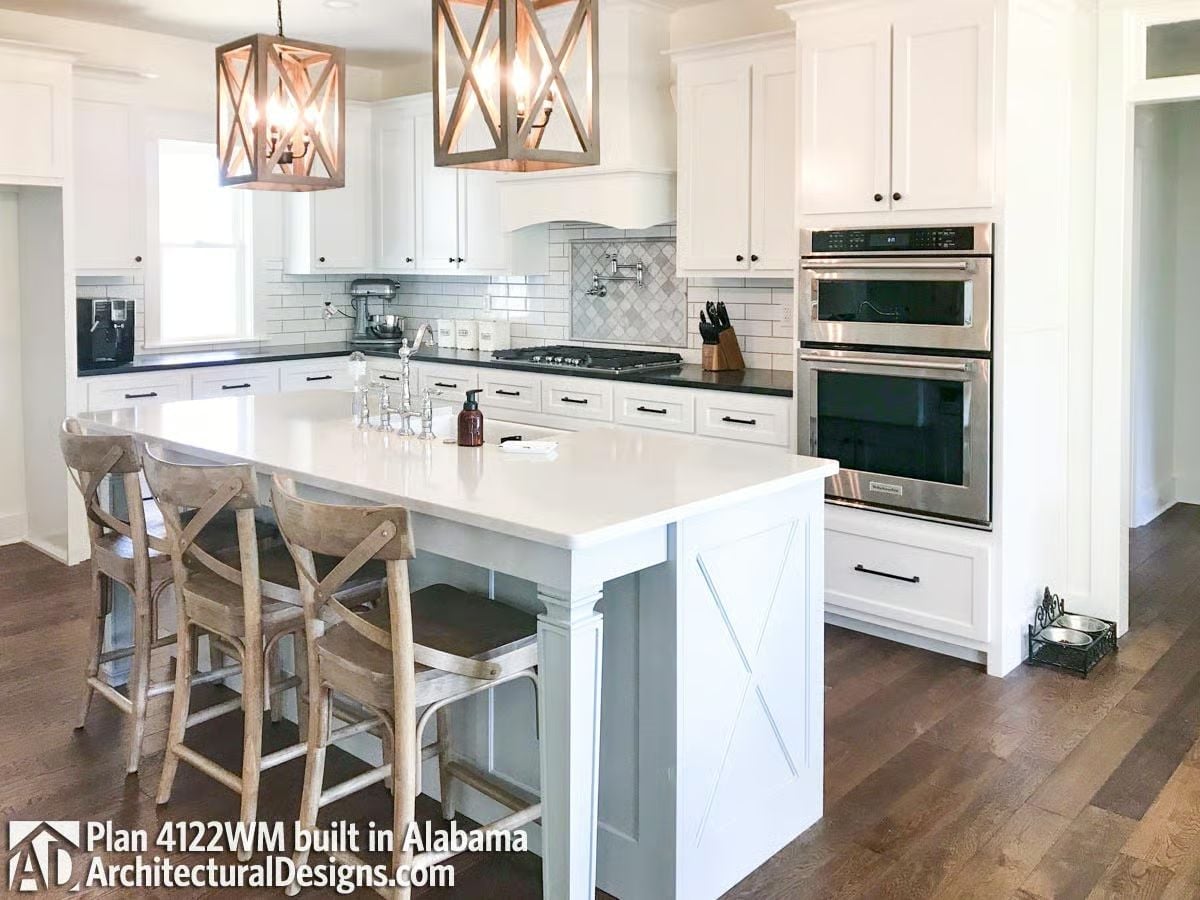 Farmhouse Pendants and Black Countertops Pull This Kitchen Out of Safe Territory
