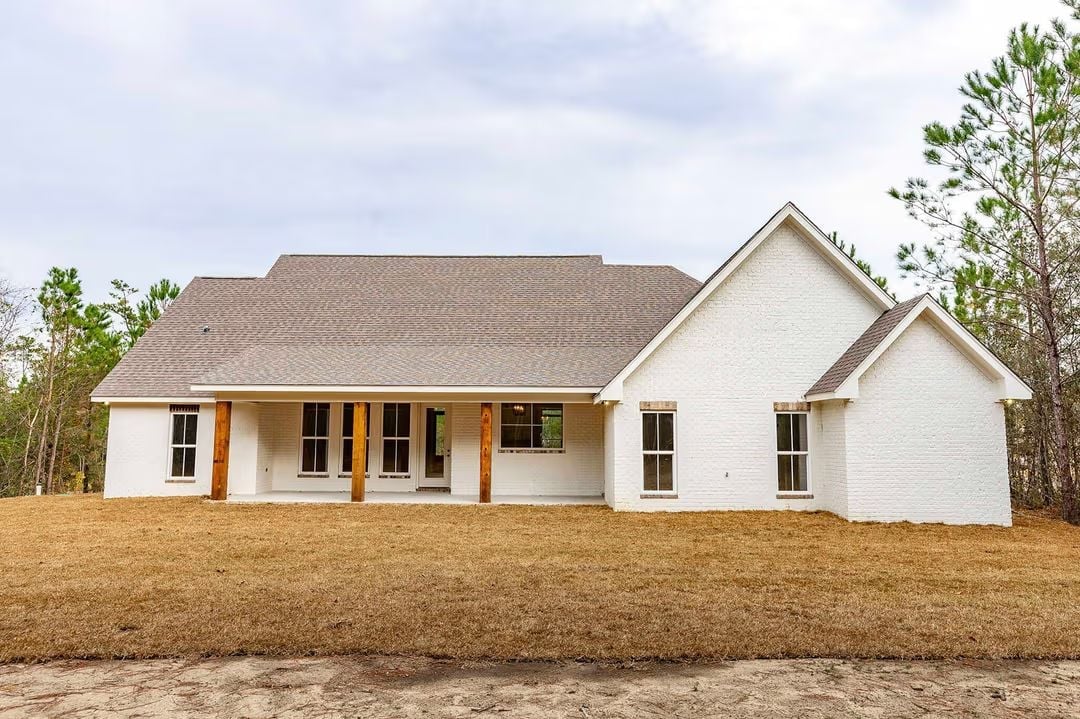 Painted Brick and Cedar Posts Make a Case for Farmhouse Done Right