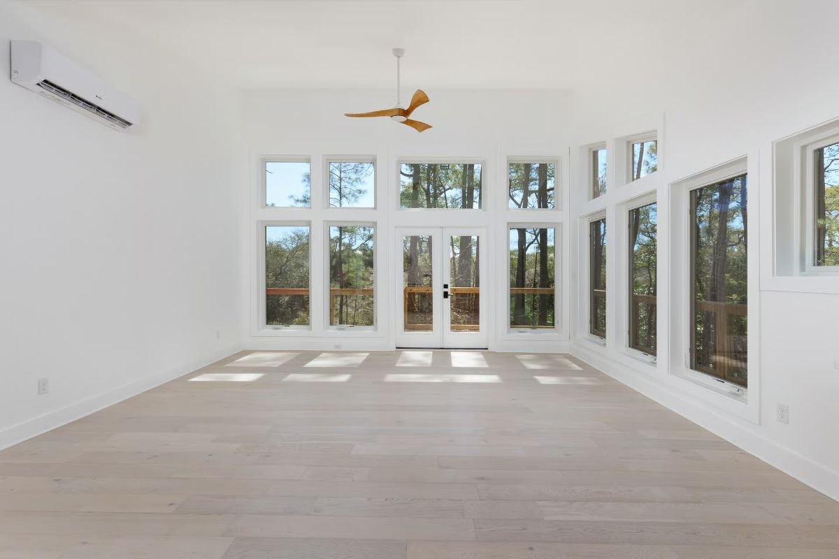 Walls of Glass That Put the Forest on Display