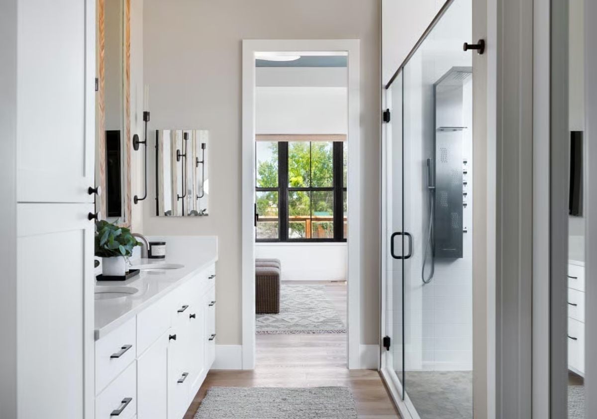 Black Hardware, Glass Walls, and a Shower Panel That Means Business