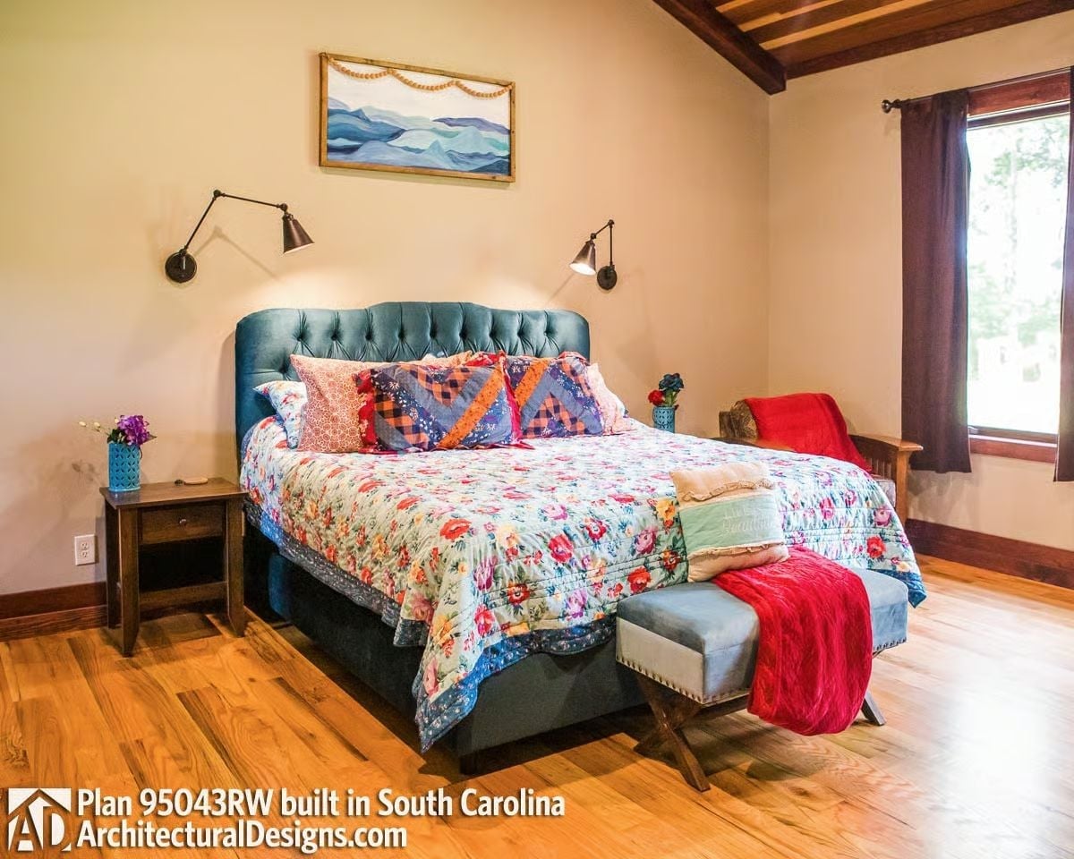 Tufted Velvet Headboard and Floral Quilt Pull Off a Trick Most Bedrooms Can't