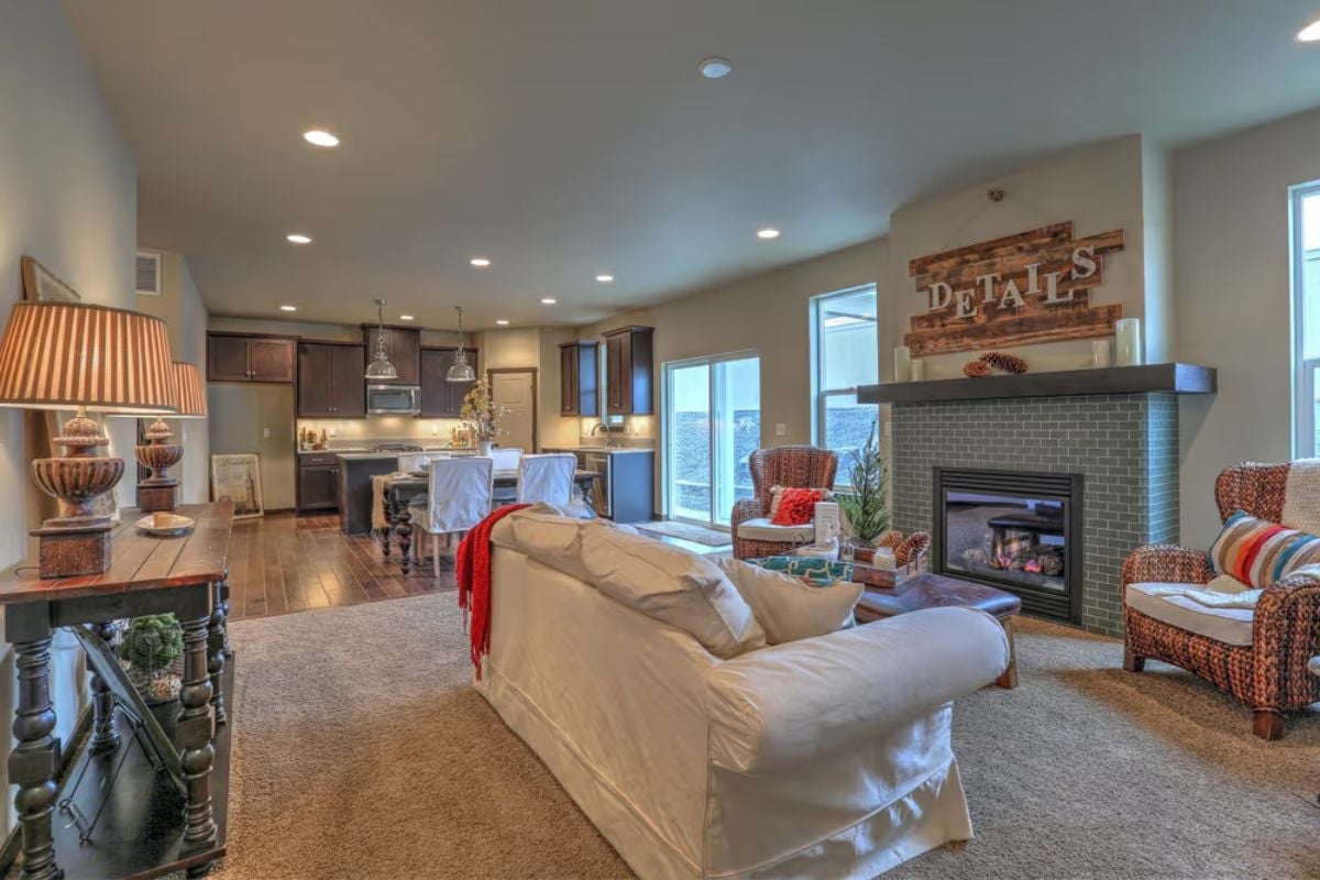 Open-Plan Living Where the Fireplace Gets the Last Word