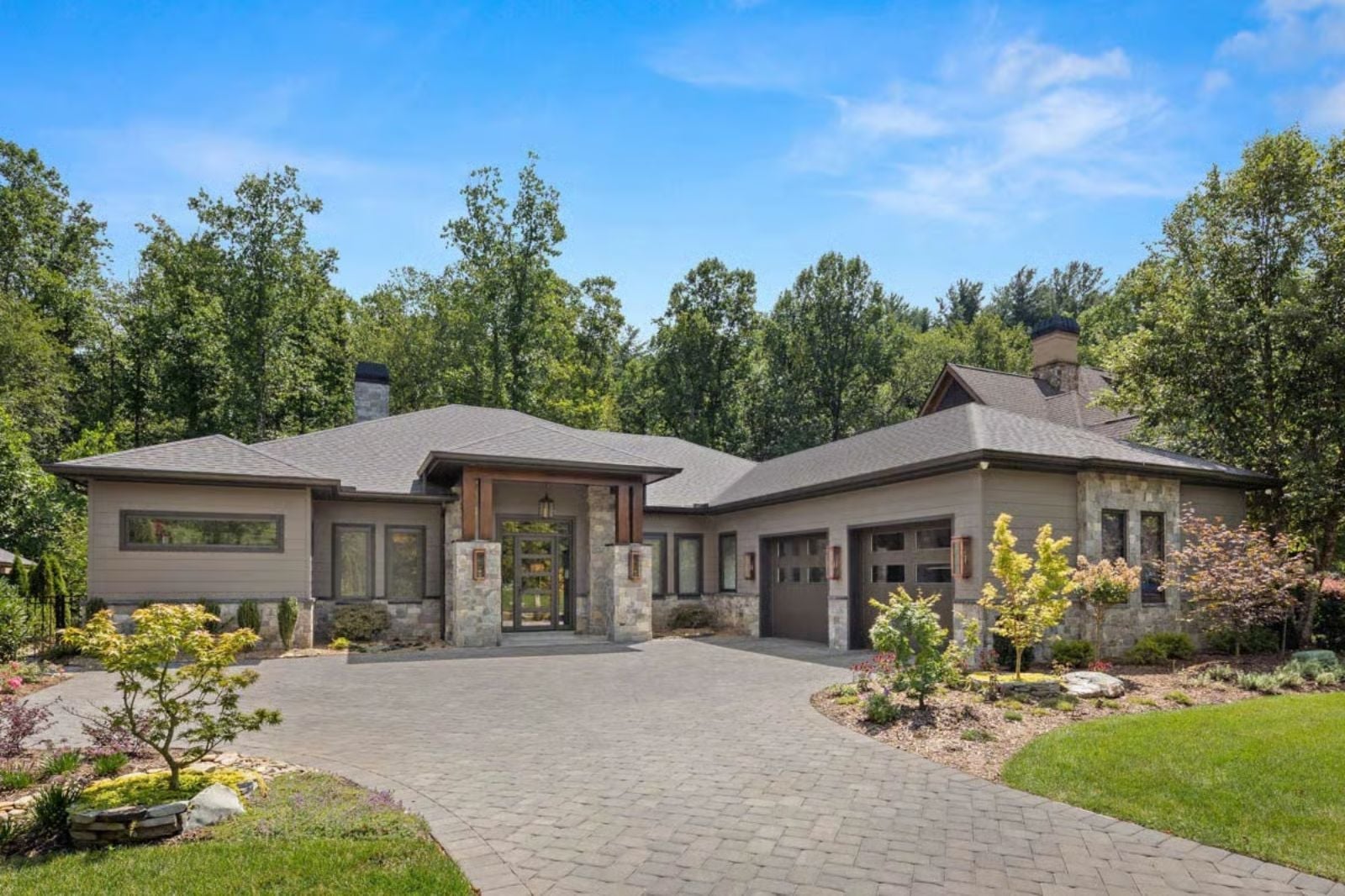 Everard 3-Bedroom Modern Mountain Ranch with Outdoor Kitchen Designed for Couples Who Want a Home That Feels Like Vacation (Floor Plan)