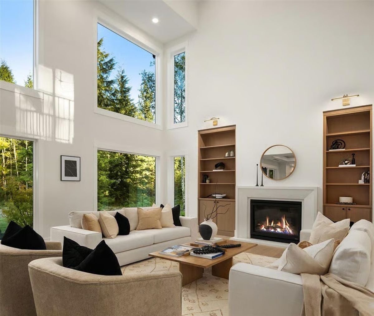 Floor-to-Ceiling Windows Turn the Forest Into the Focal Point