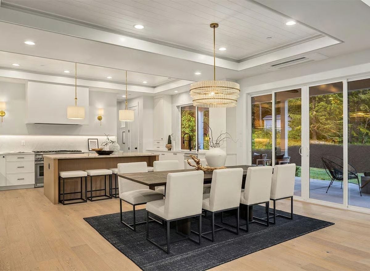 Open-Plan Living Done Right, With a Chandelier That Anchors the Whole Thing