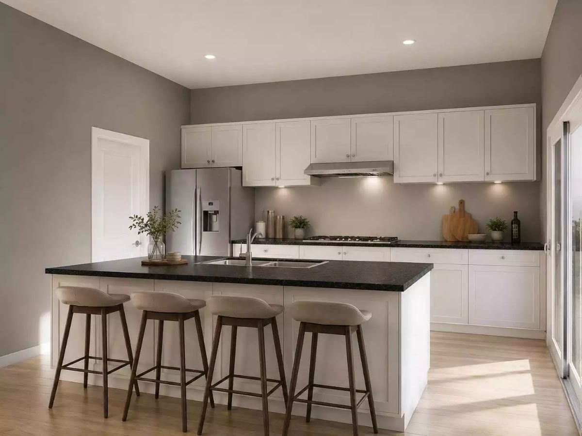 Dark Granite Island Holds Court in a Kitchen Built for Actual Cooking