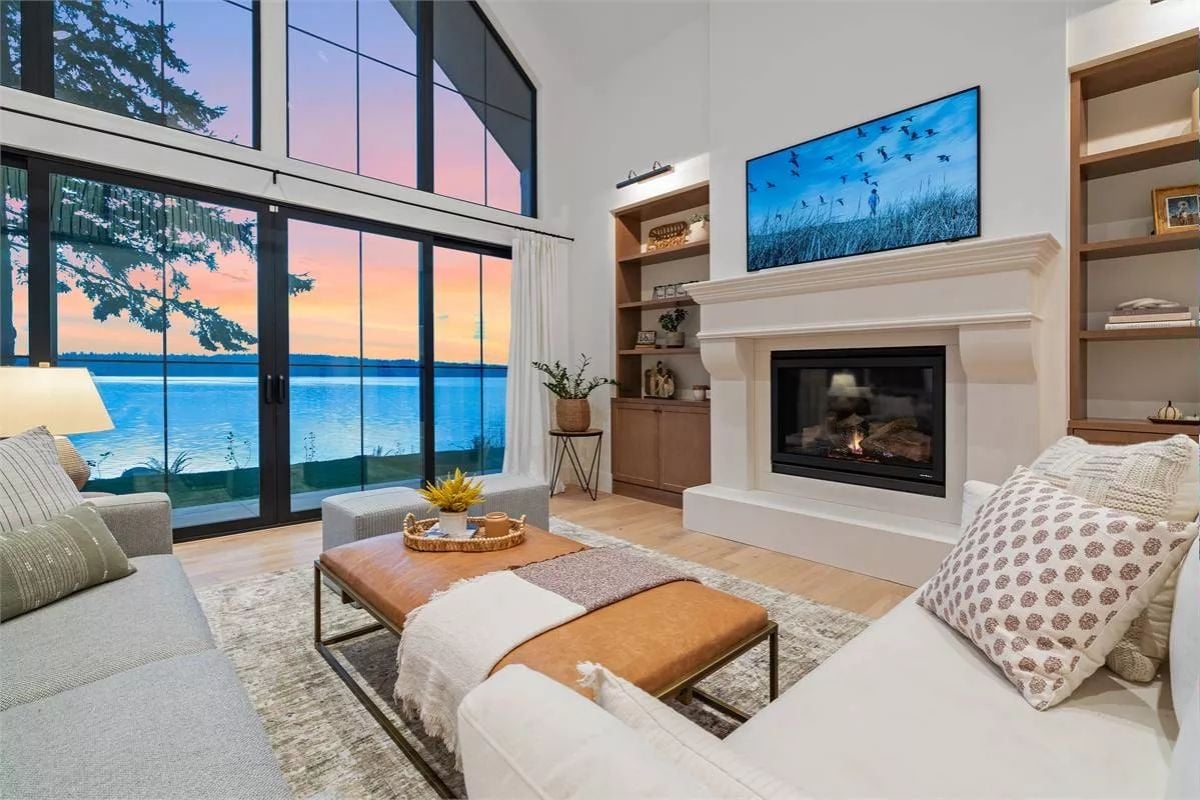 Floor-to-Ceiling Glass Puts a Waterfront Sunset Right in the Living Room