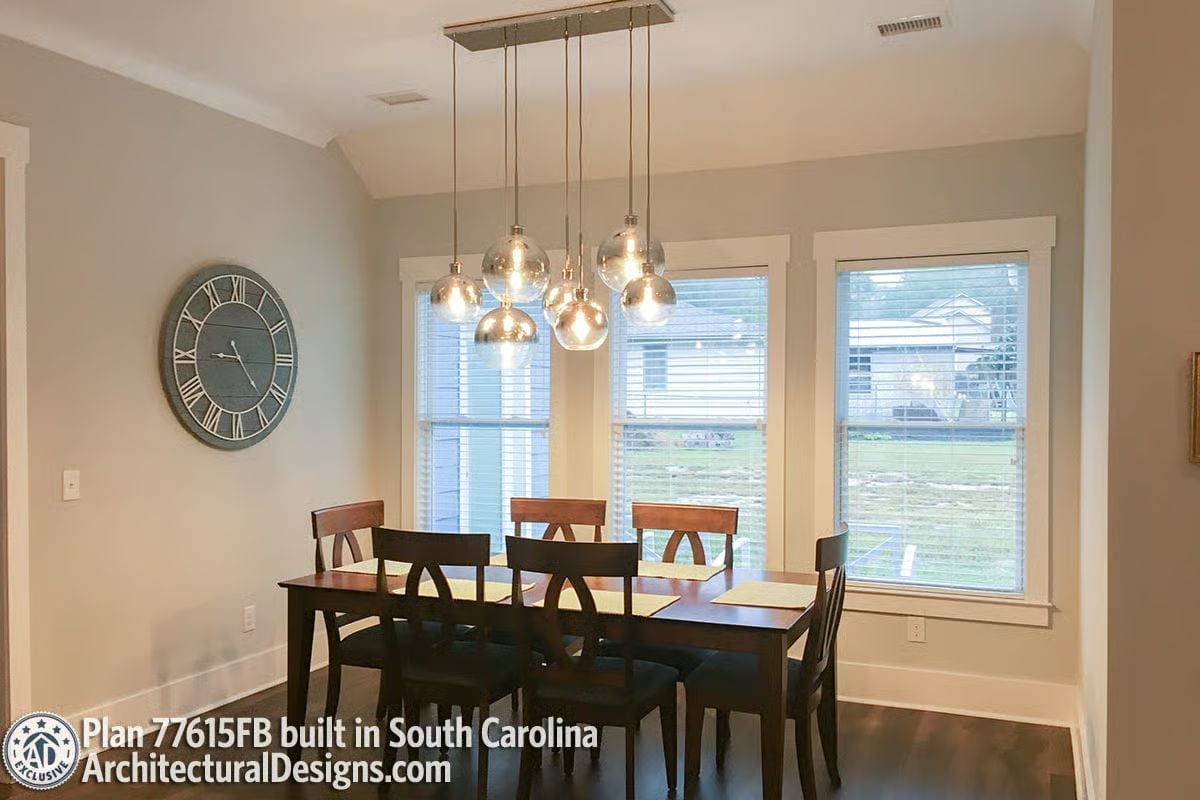 Globe Pendants at Dinner-Table Height Make This Dining Room Feel Intentional