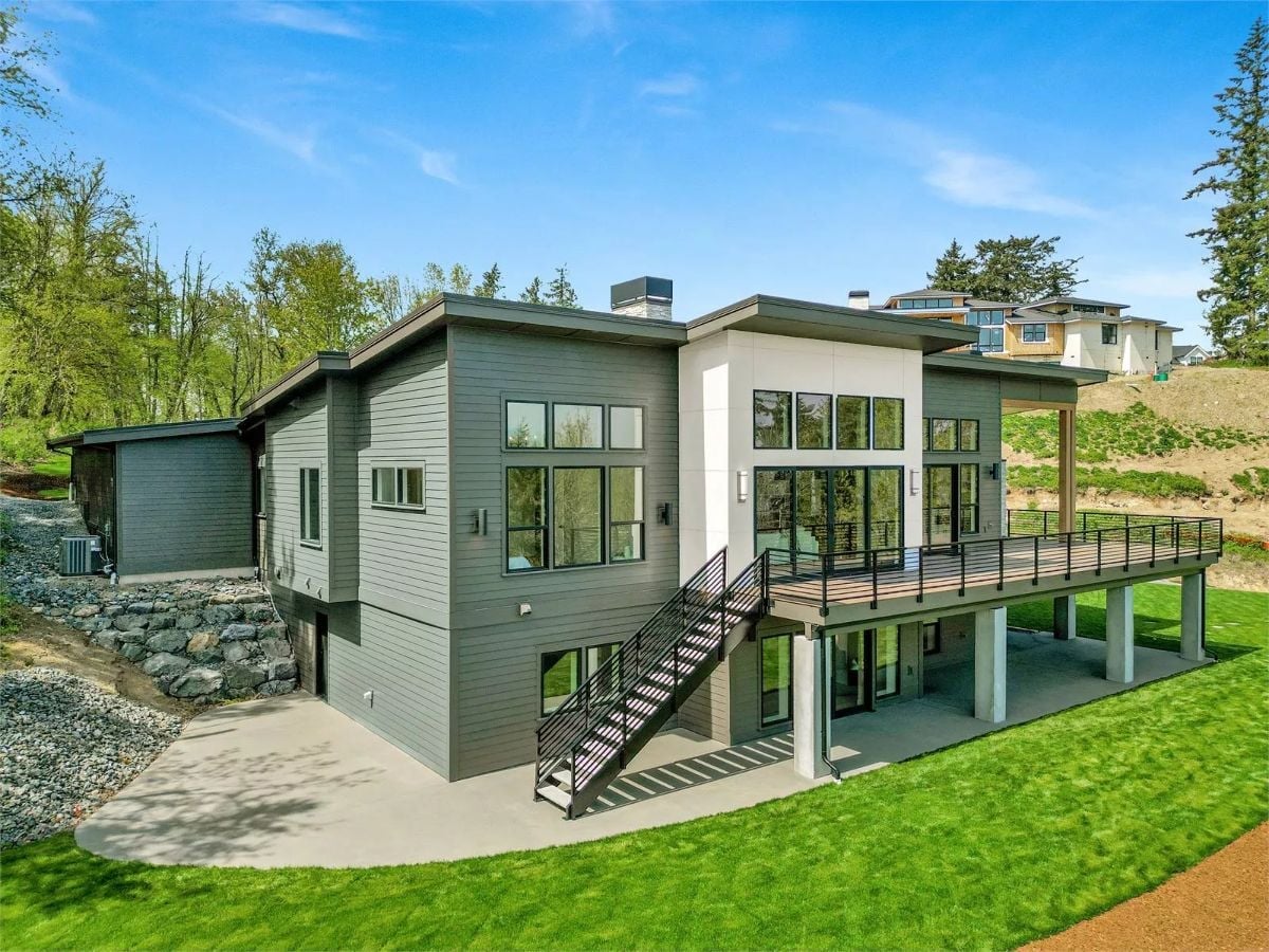 Elevated Deck and Dark Siding Make a Case for Modern Done Right