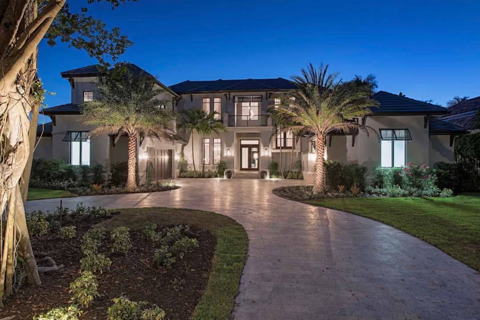 Palmcourt Estate 6-Bedroom Coastal with Guest Suites Designed for Self-Made Homeowners Finally Building What They Always Wanted (Floor Plan)