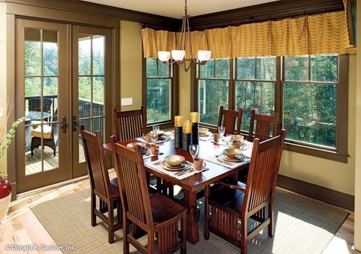 Craftsman Dining Room Built for Sunday Dinners That Last Until Dark