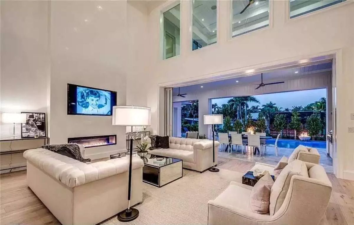Open-Wall Living Where the Pool Is Always Part of the Room