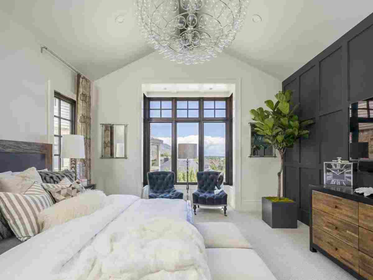 Crystal Bubble Chandelier Anchors a Master Suite Built Around the View