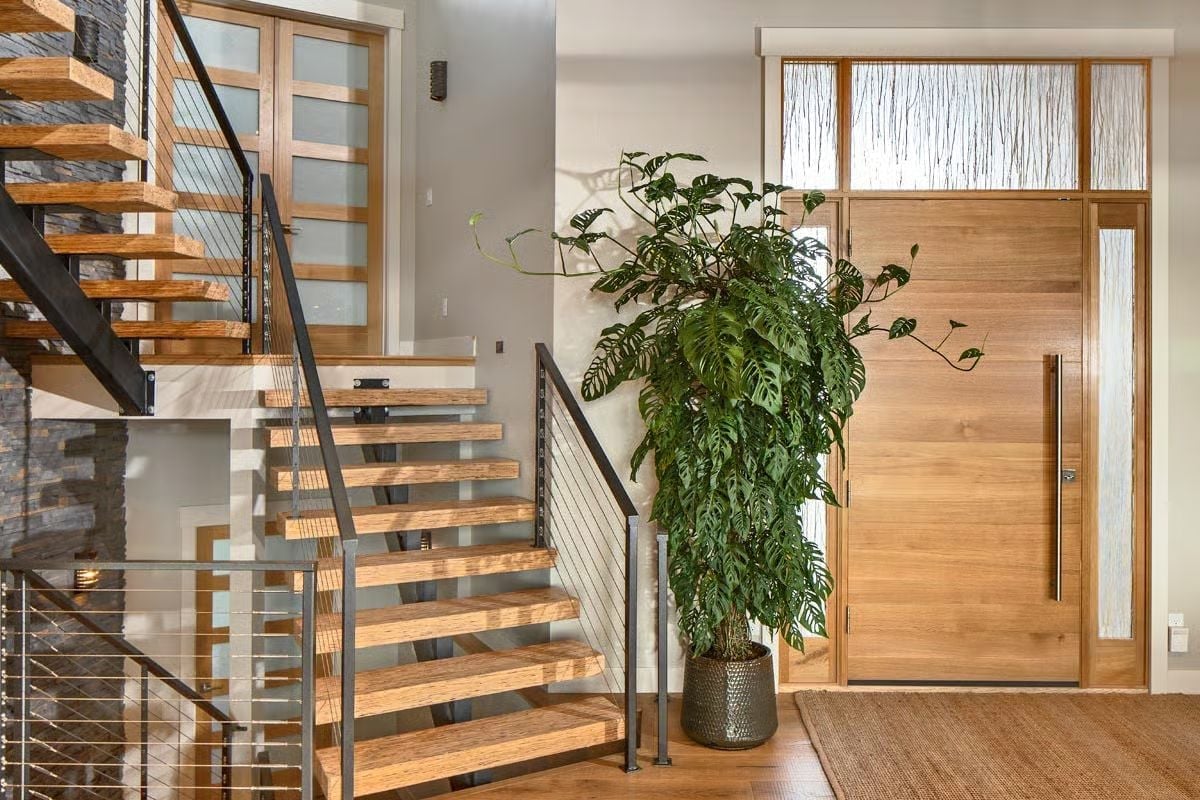 Floating Oak Treads and a Monstera That Earns Its Square Footage