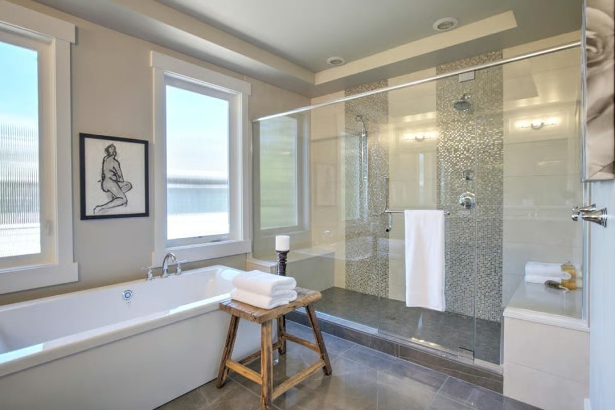Freestanding Tub and Glass-Enclosed Shower Make a Case for the Full Spa Setup
