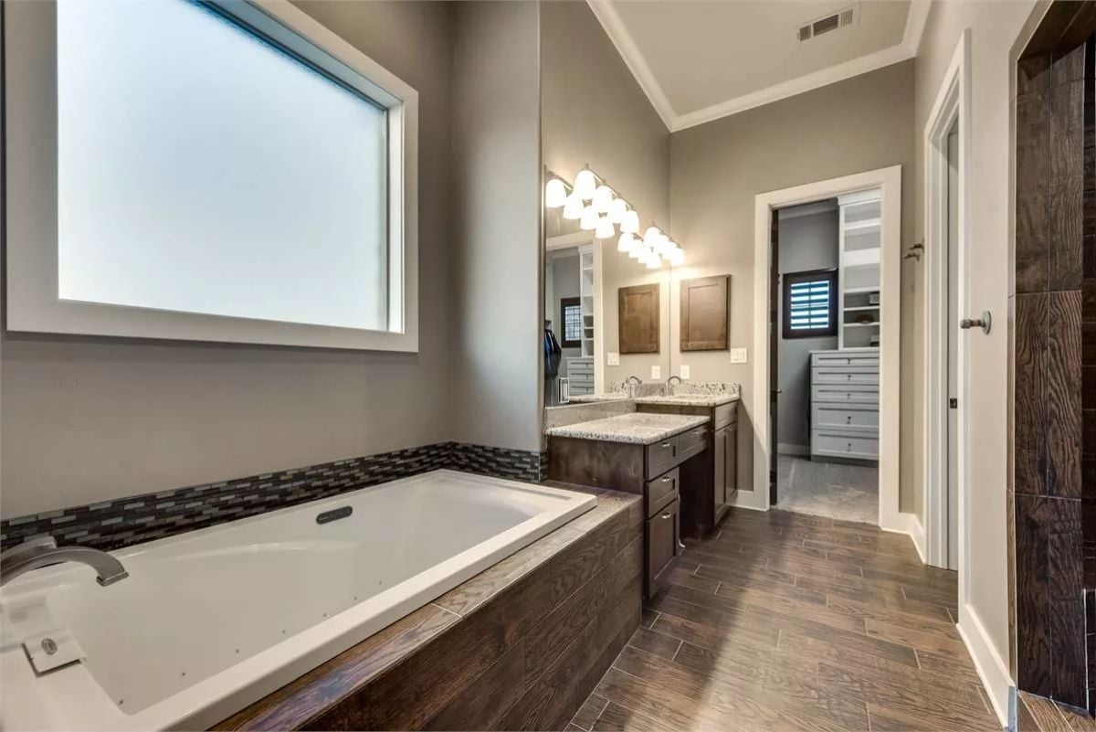 Soaking Tub With a Mosaic Surround That Justifies the Upgrade