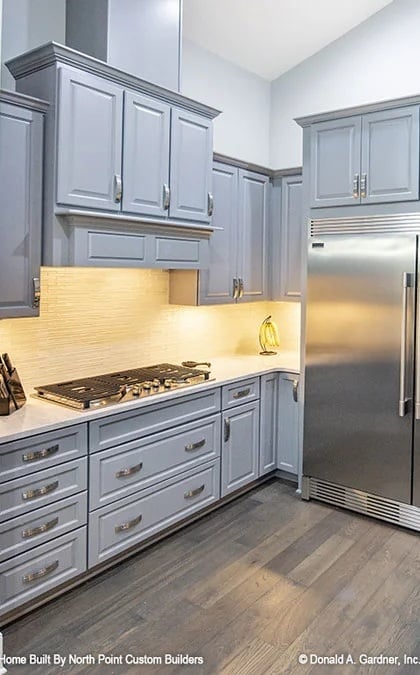 Gray Shaker Cabinets and a Gas Cooktop That Mean Business