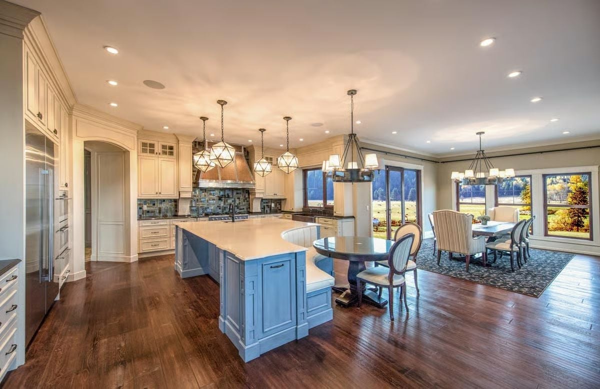 Blue Island, Copper Hood, and a Breakfast Nook Built Right Into the Layout